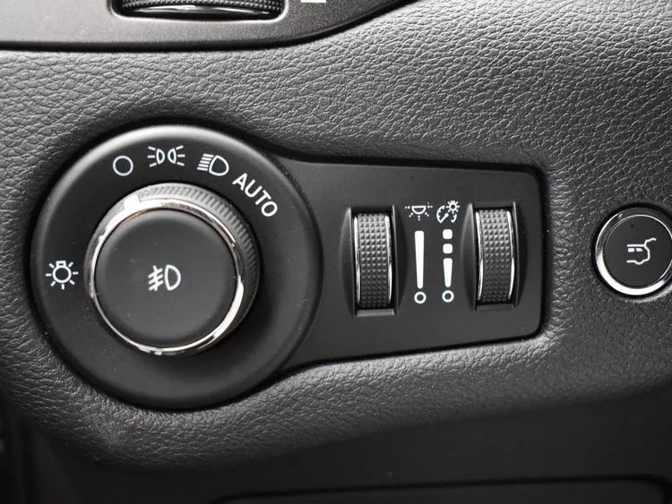 Used 2021 Jeep Cherokee Trailhawk w/ Premium Leather Package image 22