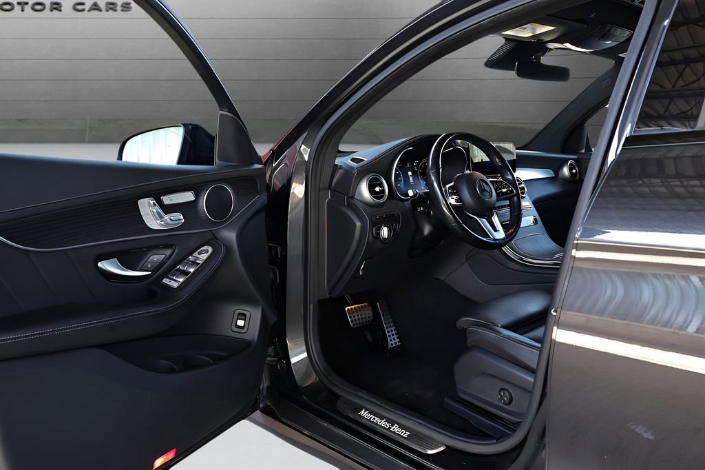 Used 2022 Mercedes-Benz GLC 300 4MATIC Coupe image 33