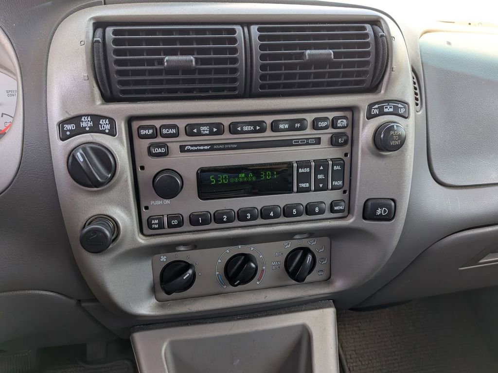 Used 2001 Ford Explorer Sport Trac 4x4 image 28