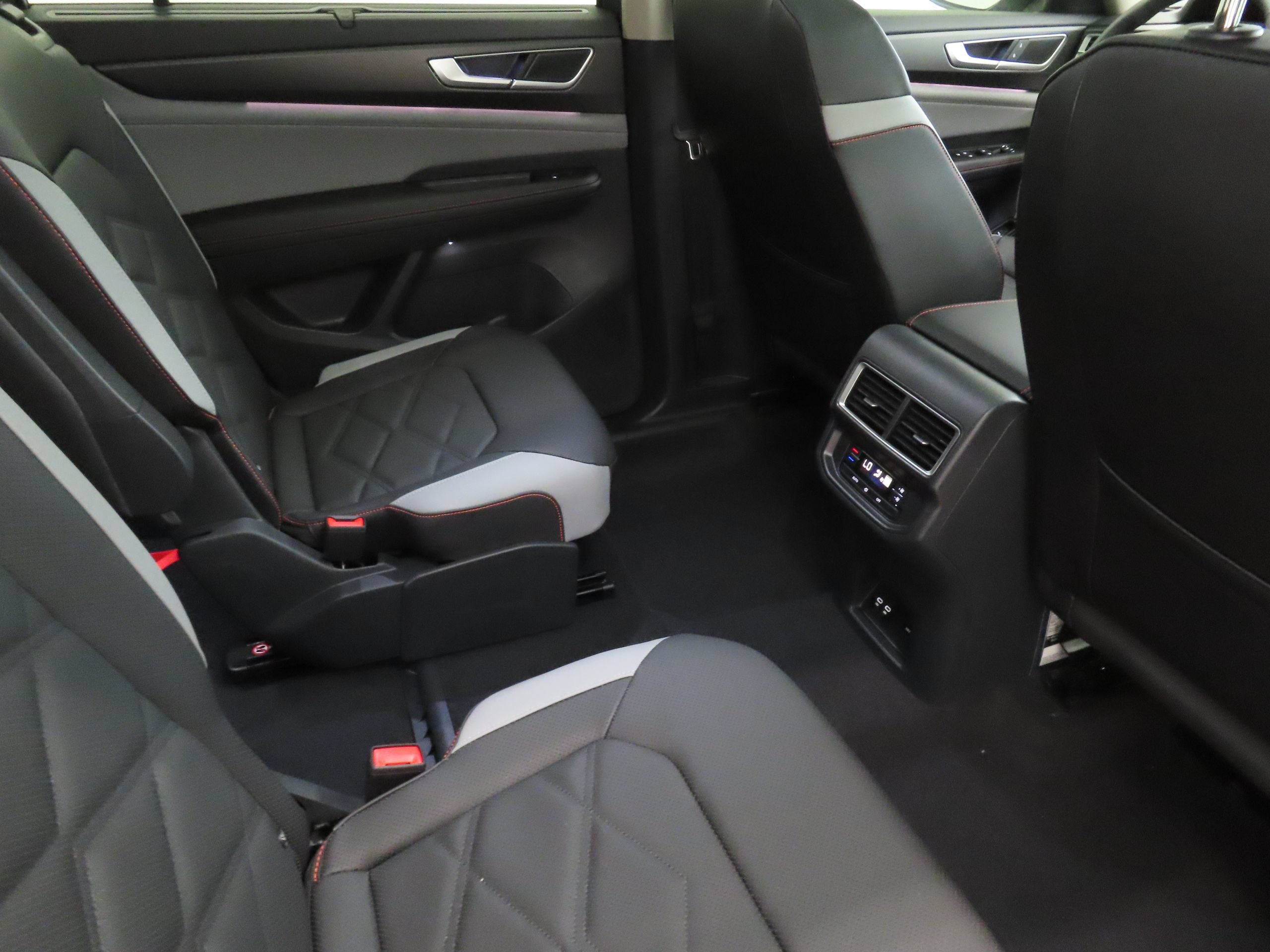 New 2026 Volkswagen Atlas Peak Edition AWD/4WD image 24