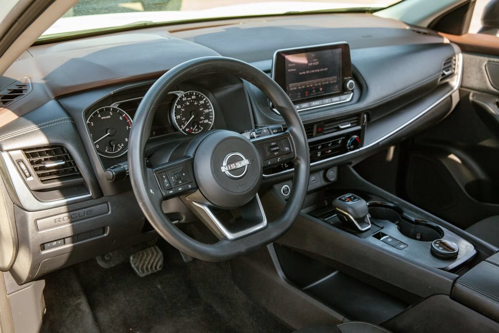 Used 2023 Nissan Rogue S AWD/4WD image 10