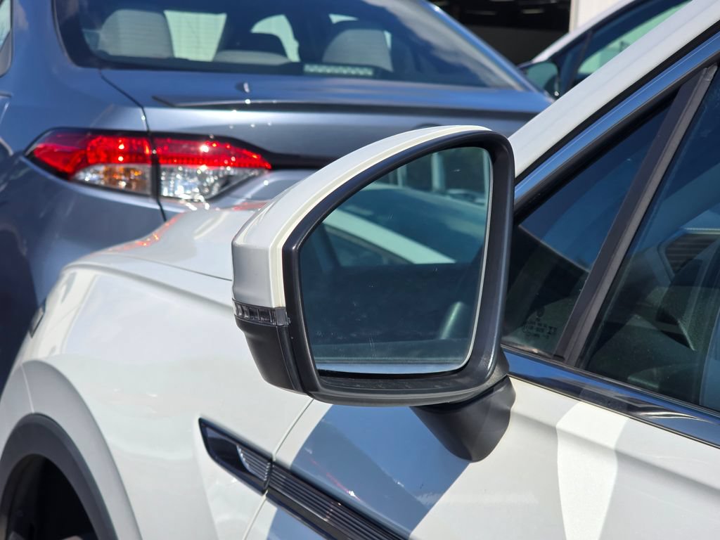 Used 2023 Volkswagen Tiguan SE w/ Panoramic Sunroof Package FWD image 23