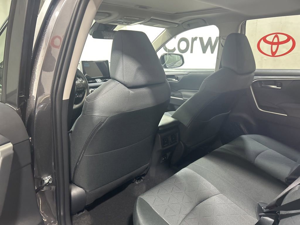 Used 2025 Toyota RAV4 XLE image 19