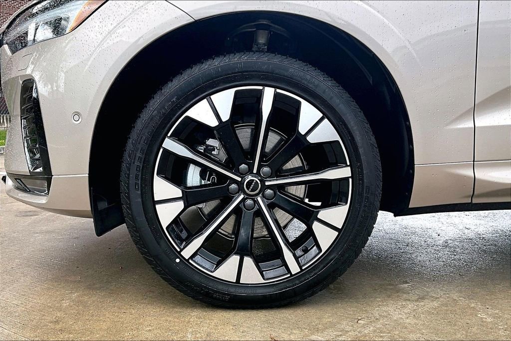 New 2026 Volvo XC60 B5 Plus w/ Protection Package Premier AWD/4WD image 42