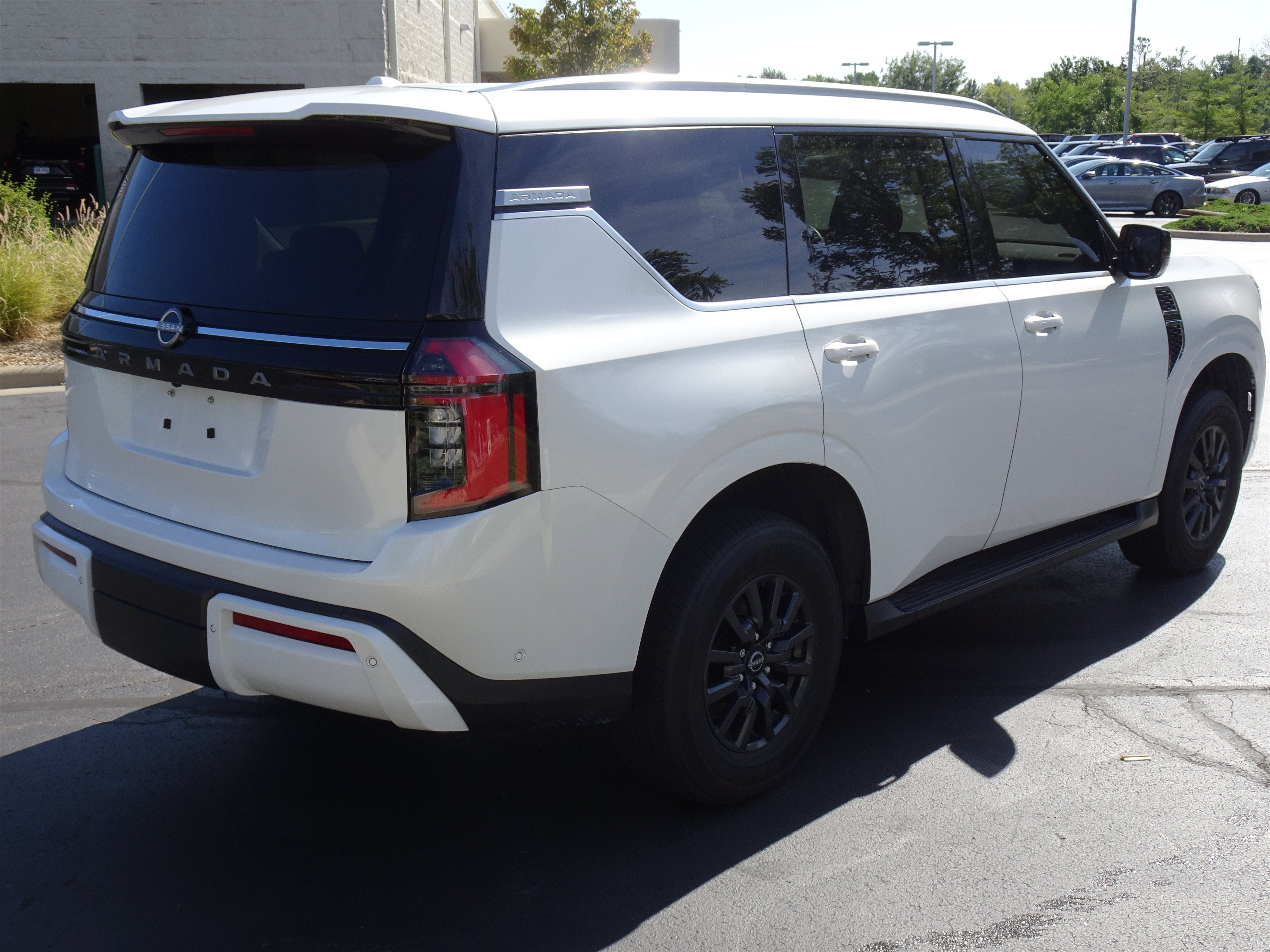 Used 2025 Nissan Armada SV AWD/4WD image 6