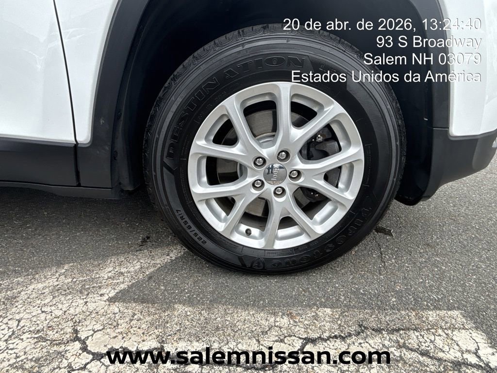 Used 2017 Jeep Cherokee Latitude w/ Cold Weather Group image 20