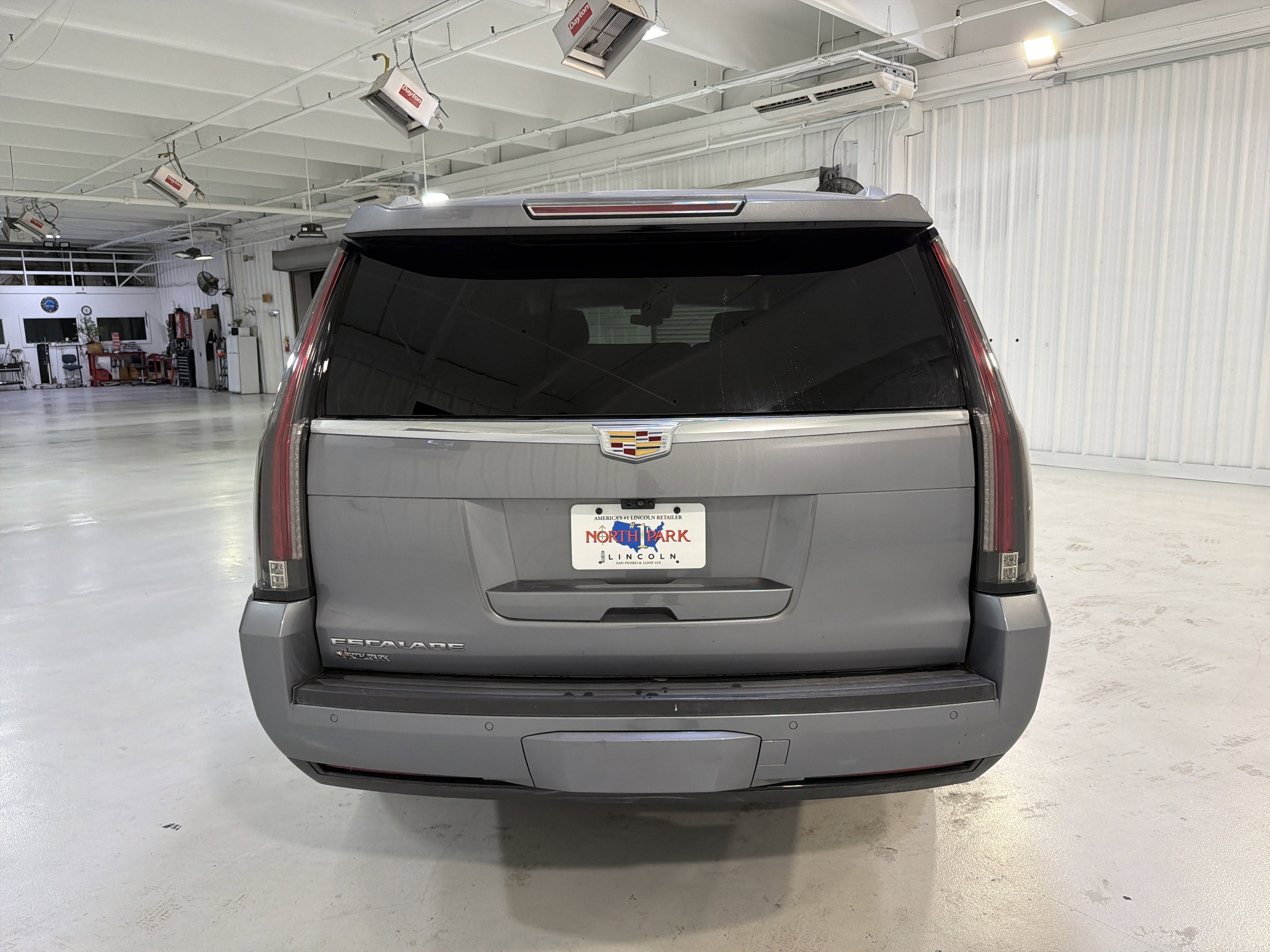 Used 2020 Cadillac Escalade ESV Luxury AWD/4WD image 4