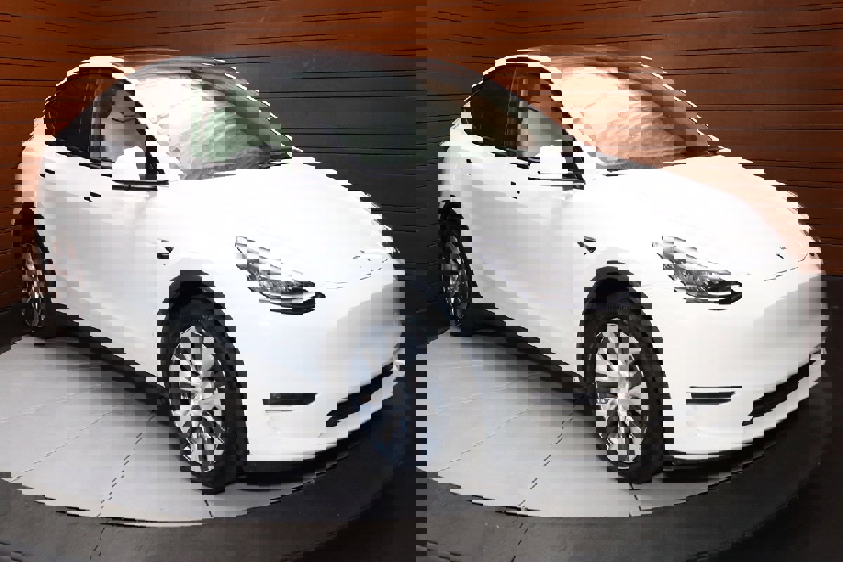 Used 2022 Tesla Model Y Long Range image 13