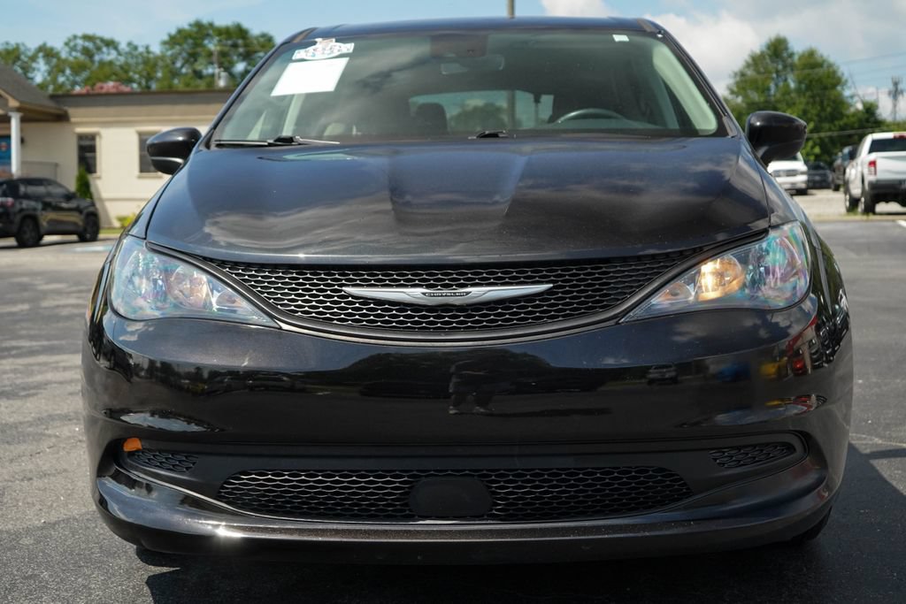 Used 2023 Chrysler Voyager LX FWD image 17