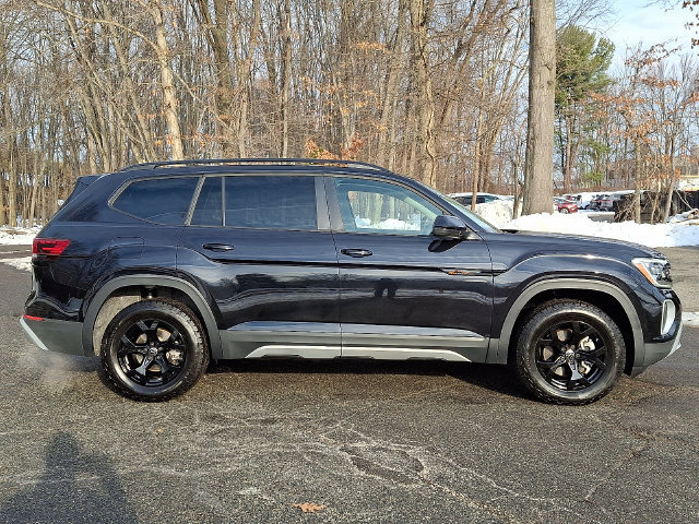 Certified 2025 Volkswagen Atlas Peak Edition SE AWD/4WD image 12