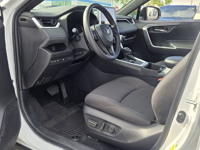 Used 2024 Toyota RAV4 SE w/ Convenience Package image 12
