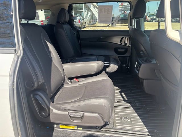 Used 2026 Kia Carnival SX w/ SX Dark Edition Package image 13