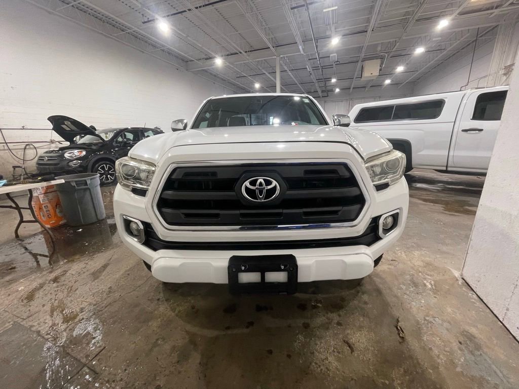 Used 2016 Toyota Tacoma Limited w/ Towing Package AWD/4WD image 2