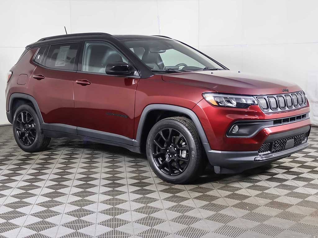 Used 2022 Jeep Compass Altitude w/ Sun and Sound Group image 2