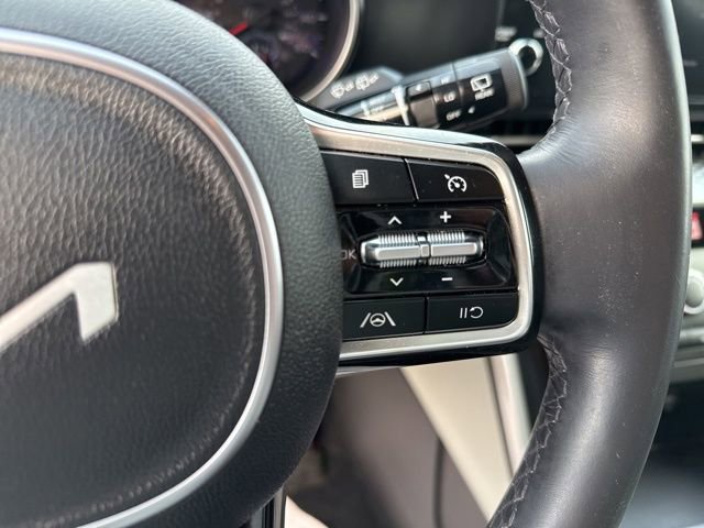 Used 2023 Kia Carnival LX image 21