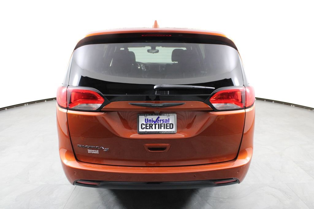 Used 2018 Chrysler Pacifica Touring Plus w/ S Appearance Package image 10