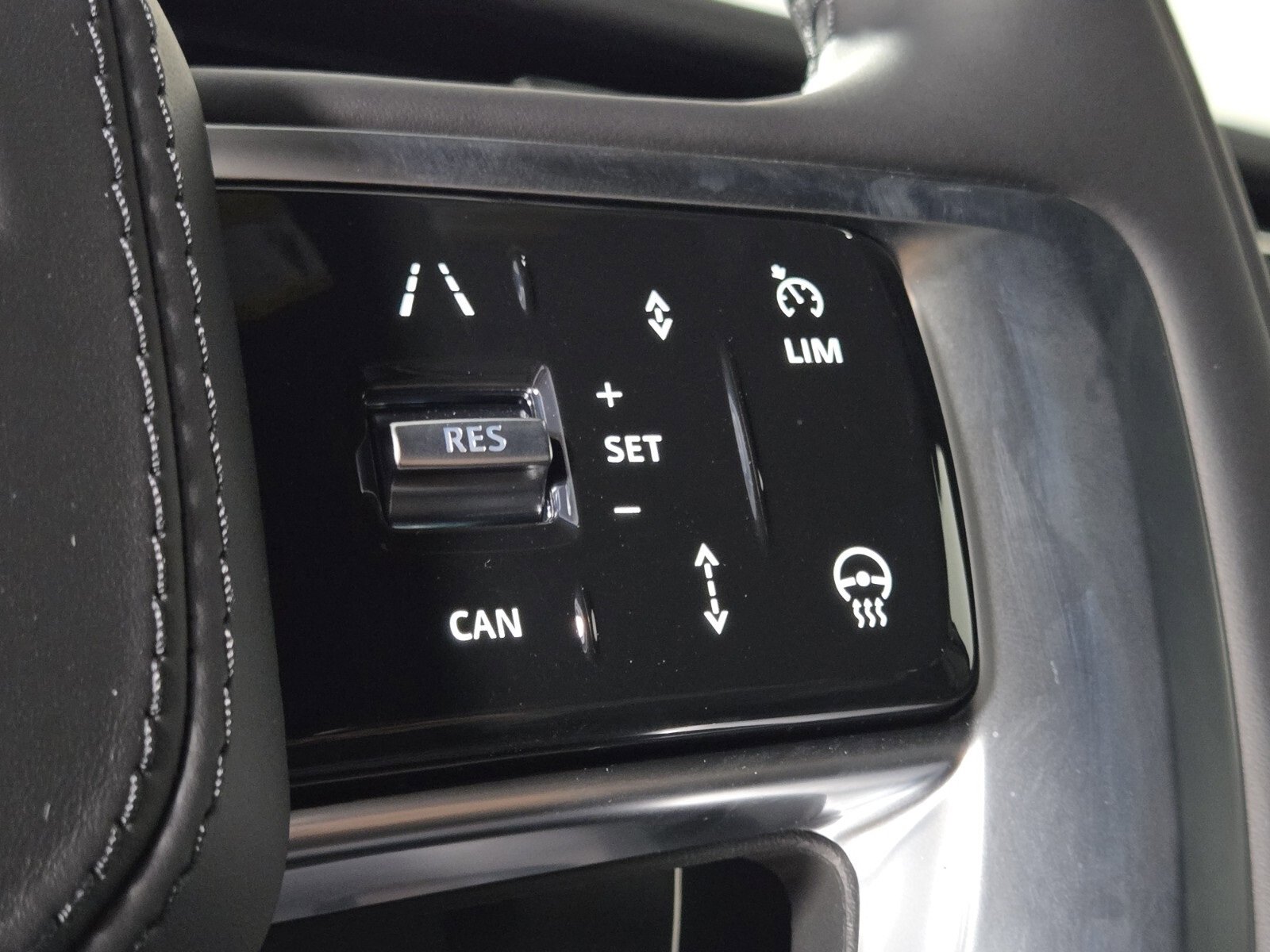 New 2025 Land Rover Range Rover SE image 25