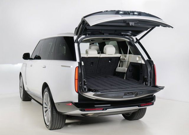 Used 2024 Land Rover Range Rover Long Wheelbase SE image 29