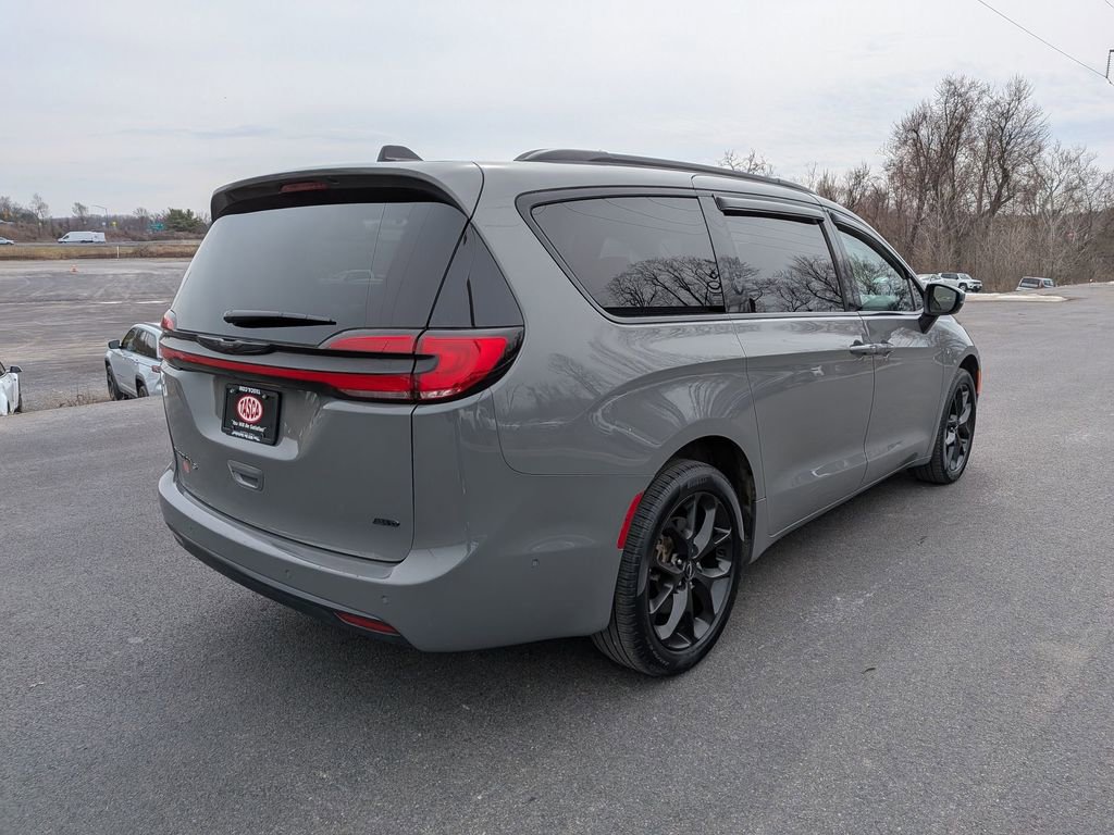 Used 2023 Chrysler Pacifica Touring-L w/ S Appearance Package image 3