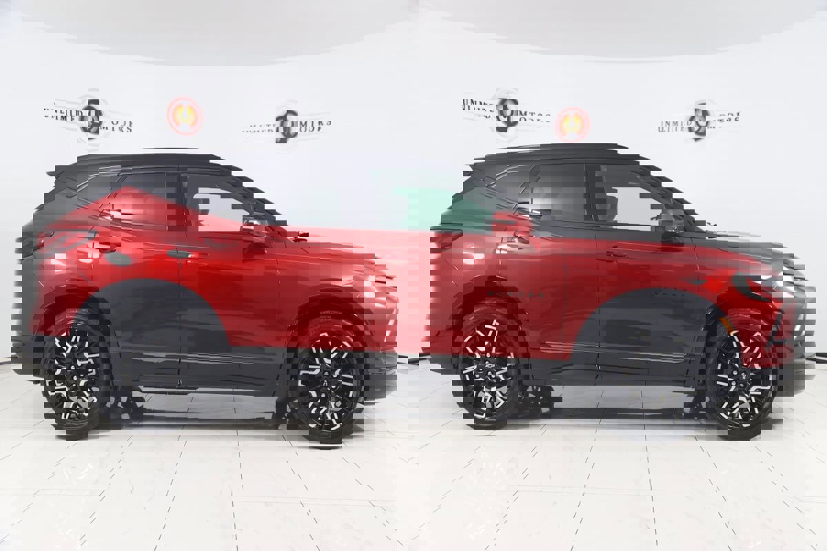 Used 2023 Chevrolet Blazer RS image 2