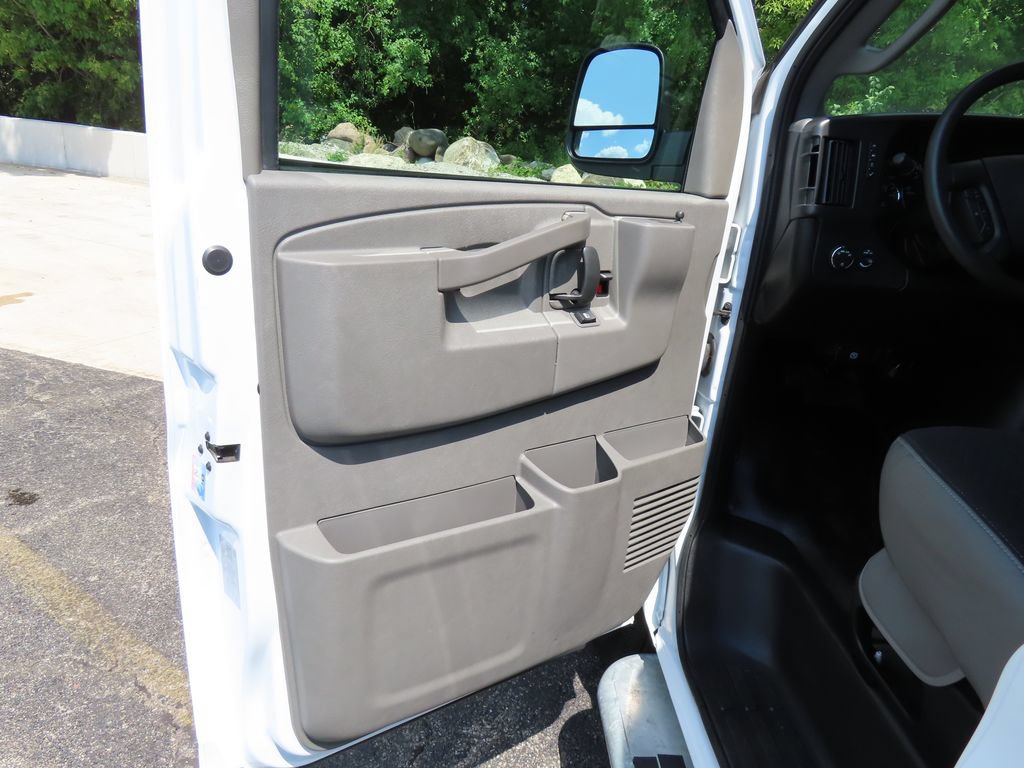 Used 2025 Chevrolet Express 2500 w/ Driver Convenience Package RWD image 24