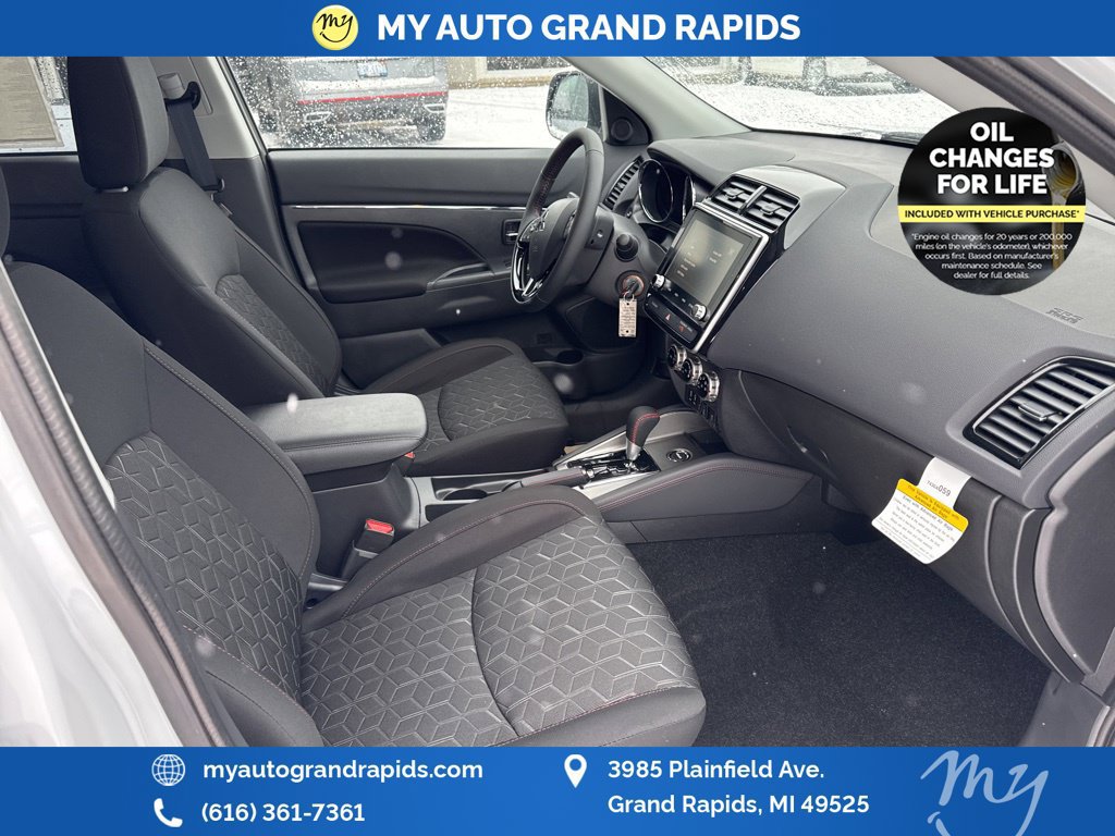 Used 2025 Mitsubishi Outlander Sport LE AWD/4WD image 14