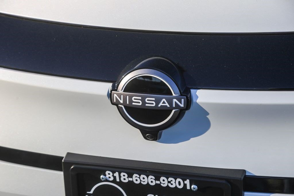 New 2026 Nissan Leaf w/ Illuminated Package FWD image 5