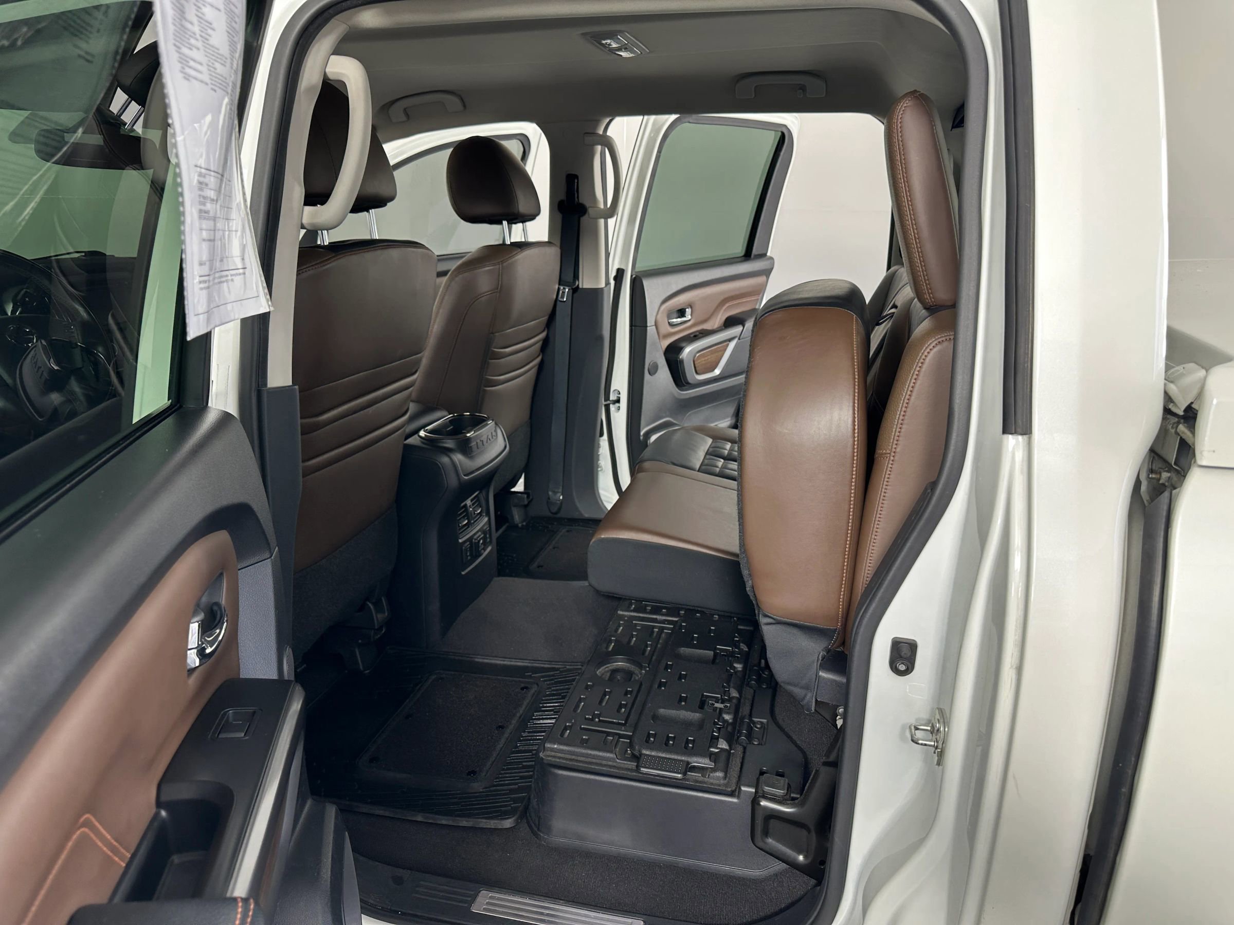 Used 2017 Nissan Titan Platinum Reserve image 29