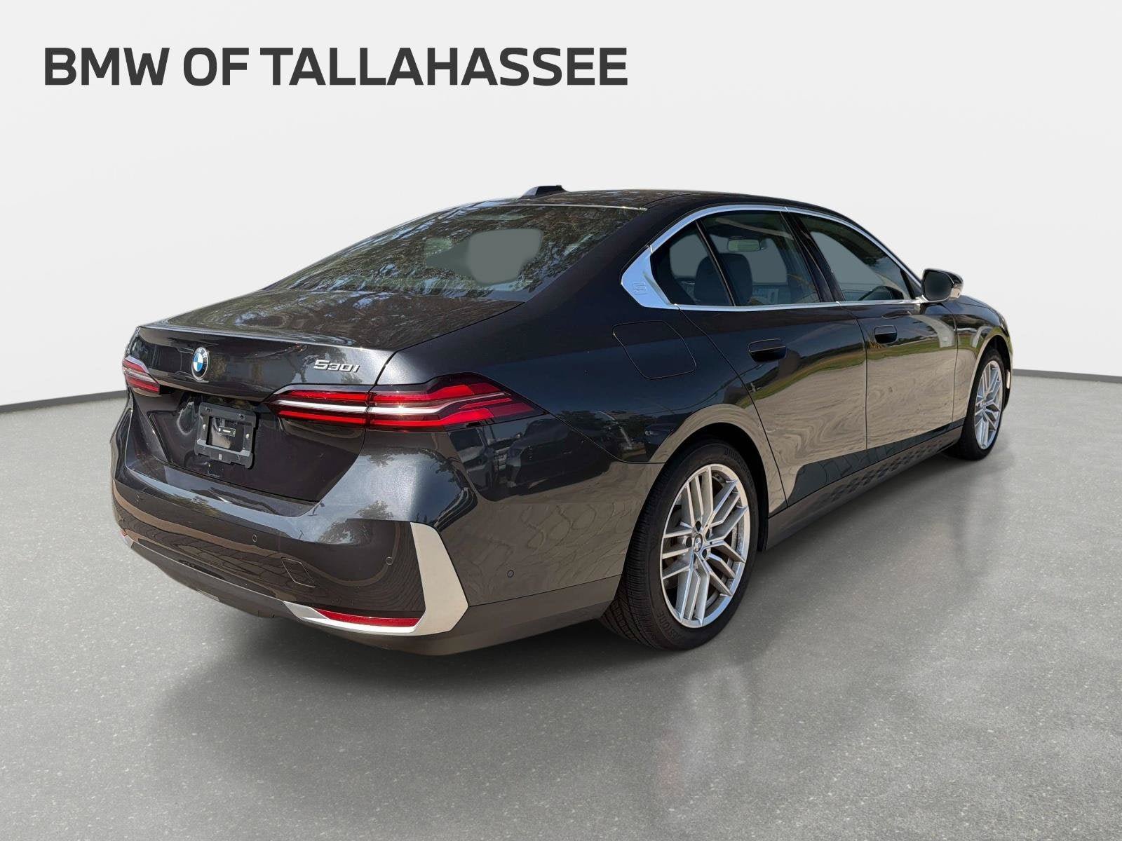 Used 2025 BMW 530i w/ Premium Package RWD image 5