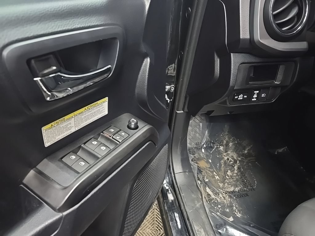 Used 2019 Toyota Tacoma TRD Off-Road AWD/4WD image 27