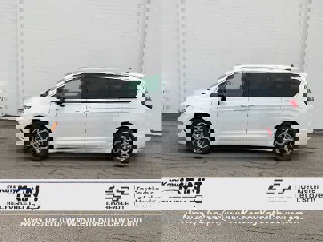 Used 2024 Chrysler Pacifica Limited image 39