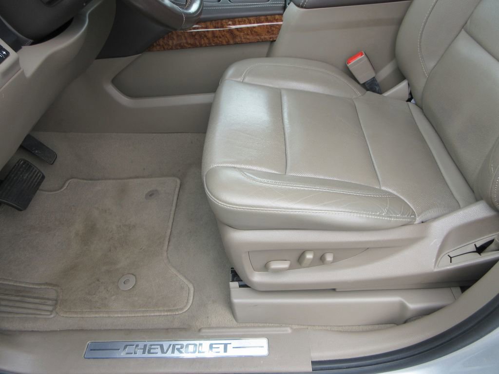 Certified 2020 Chevrolet Suburban Premier w/ 6.2L Performance Package image 23