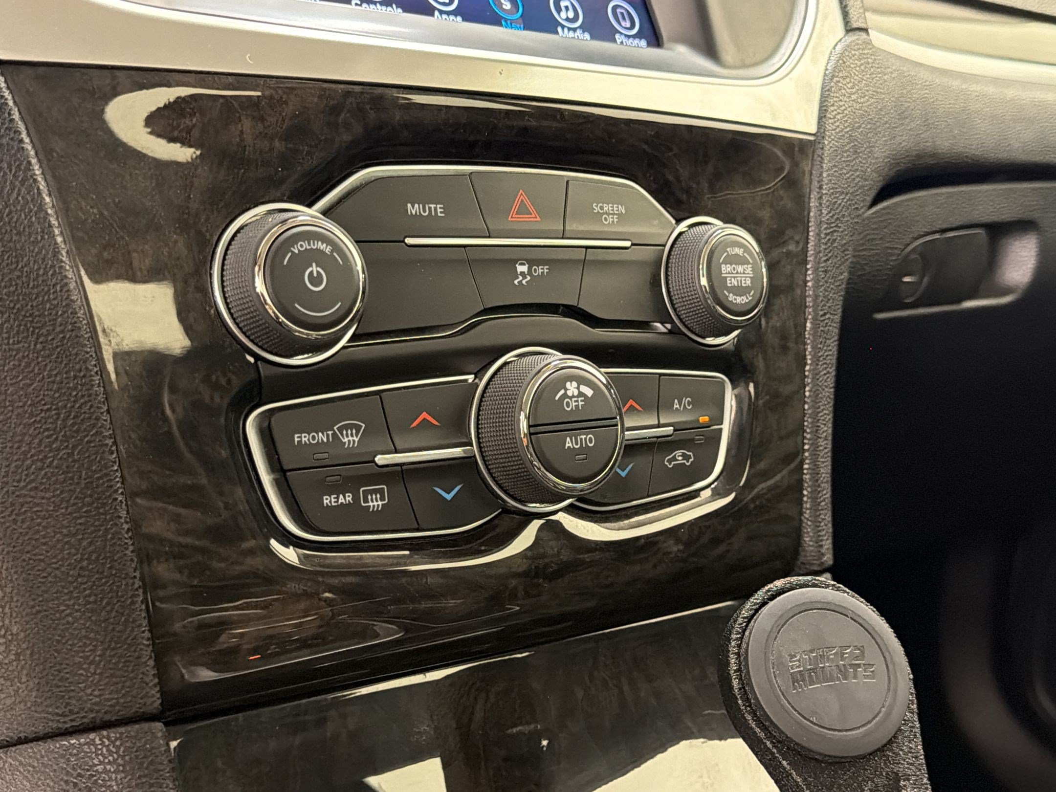Used 2017 Chrysler 300 C RWD image 19