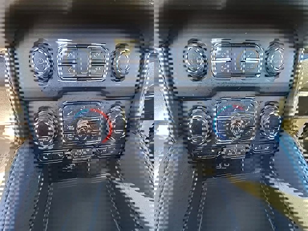 Used 2024 Chevrolet Tahoe Z71 w/ Luxury Package image 16