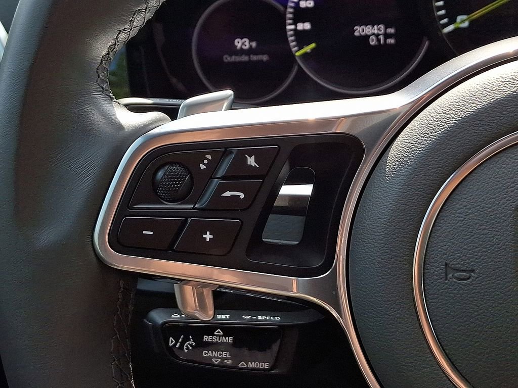 Used 2023 Porsche Cayenne Platinum Edition image 25