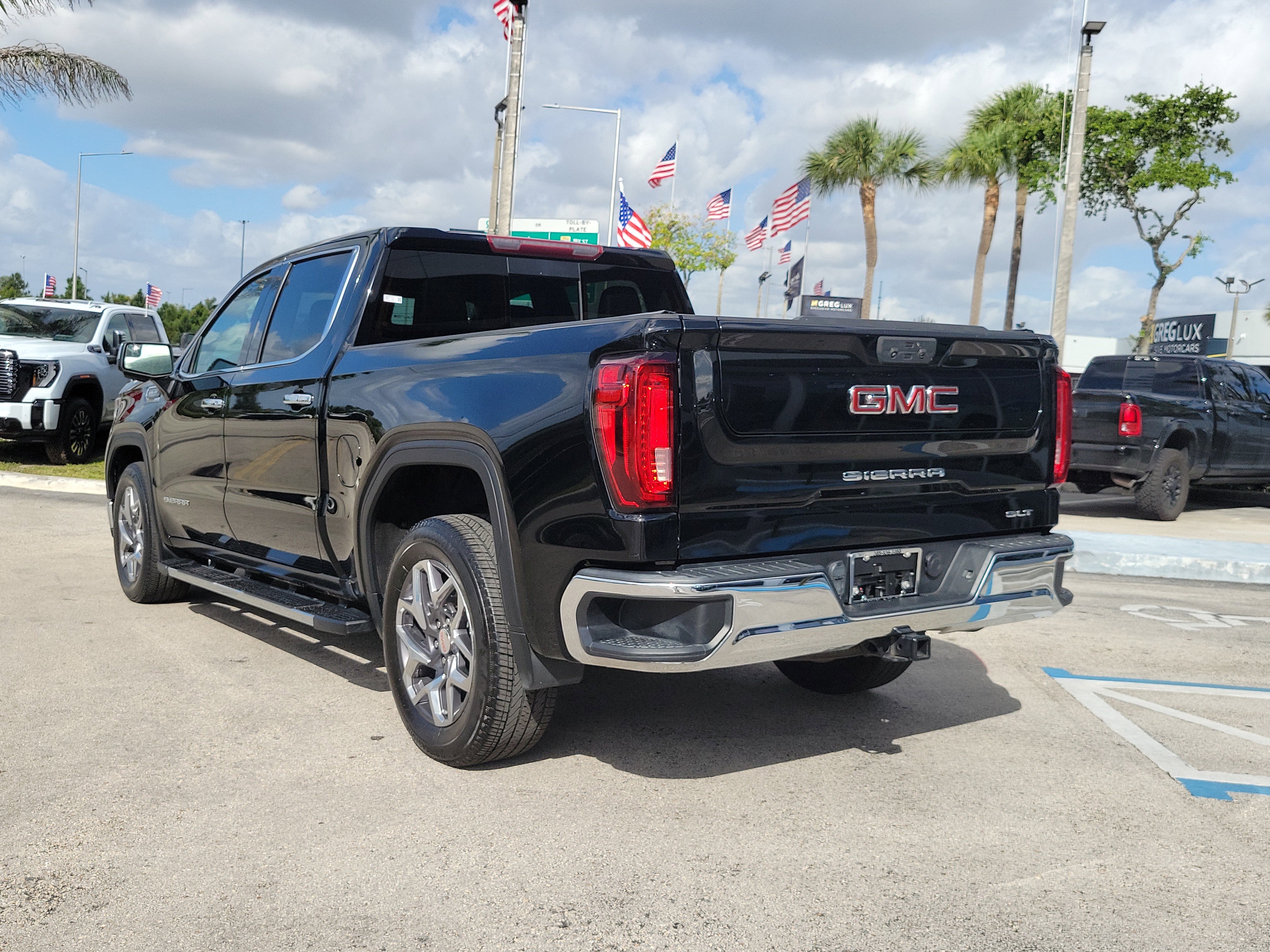 Used 2023 GMC Sierra 1500 SLT w/ SLT Convenience Package RWD image 7