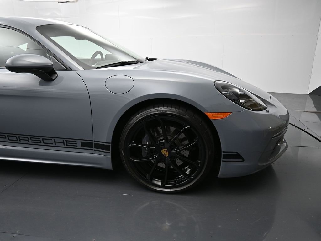 Used 2025 Porsche 718 Cayman image 18