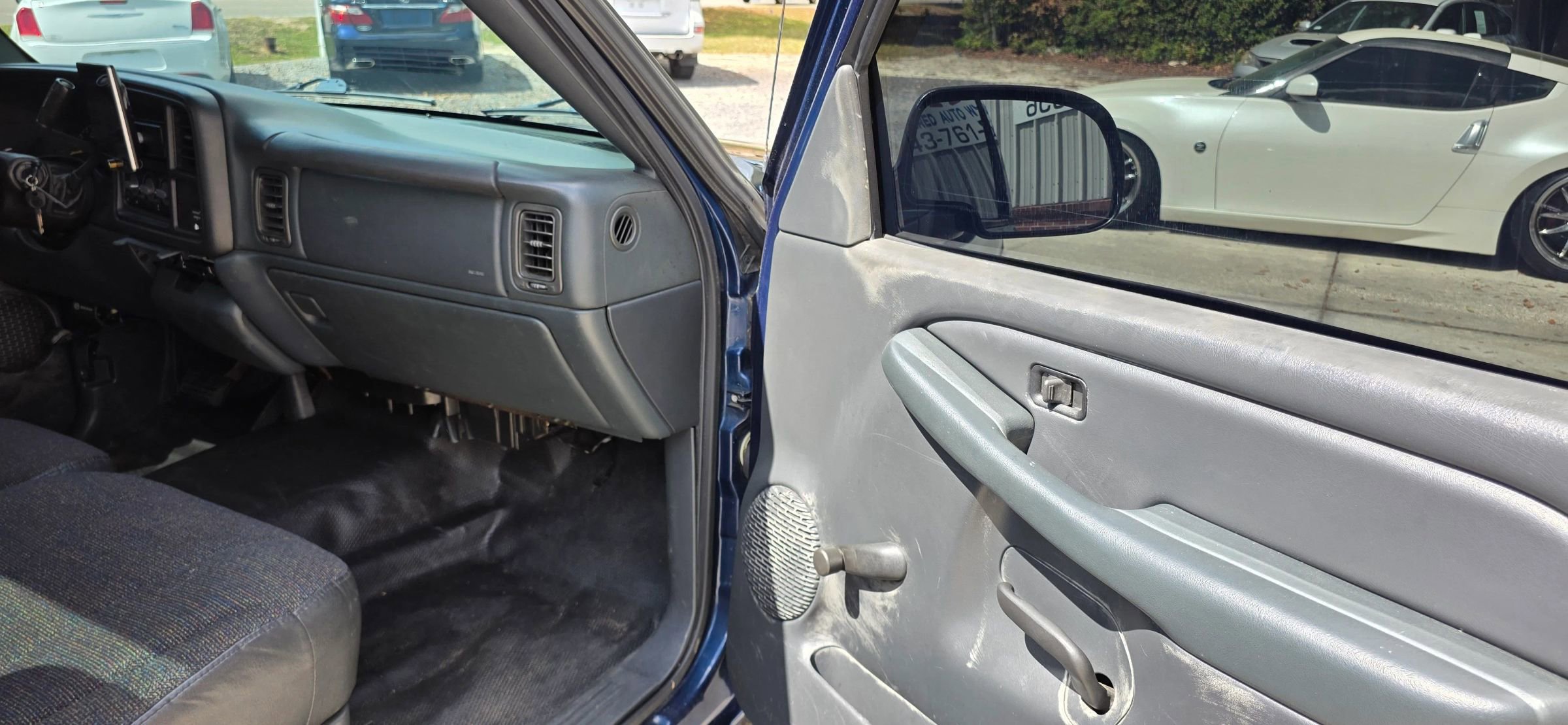 Used 2000 Chevrolet Silverado 1500 2WD Regular Cab w/ Exterior Appearance Pkg image 14