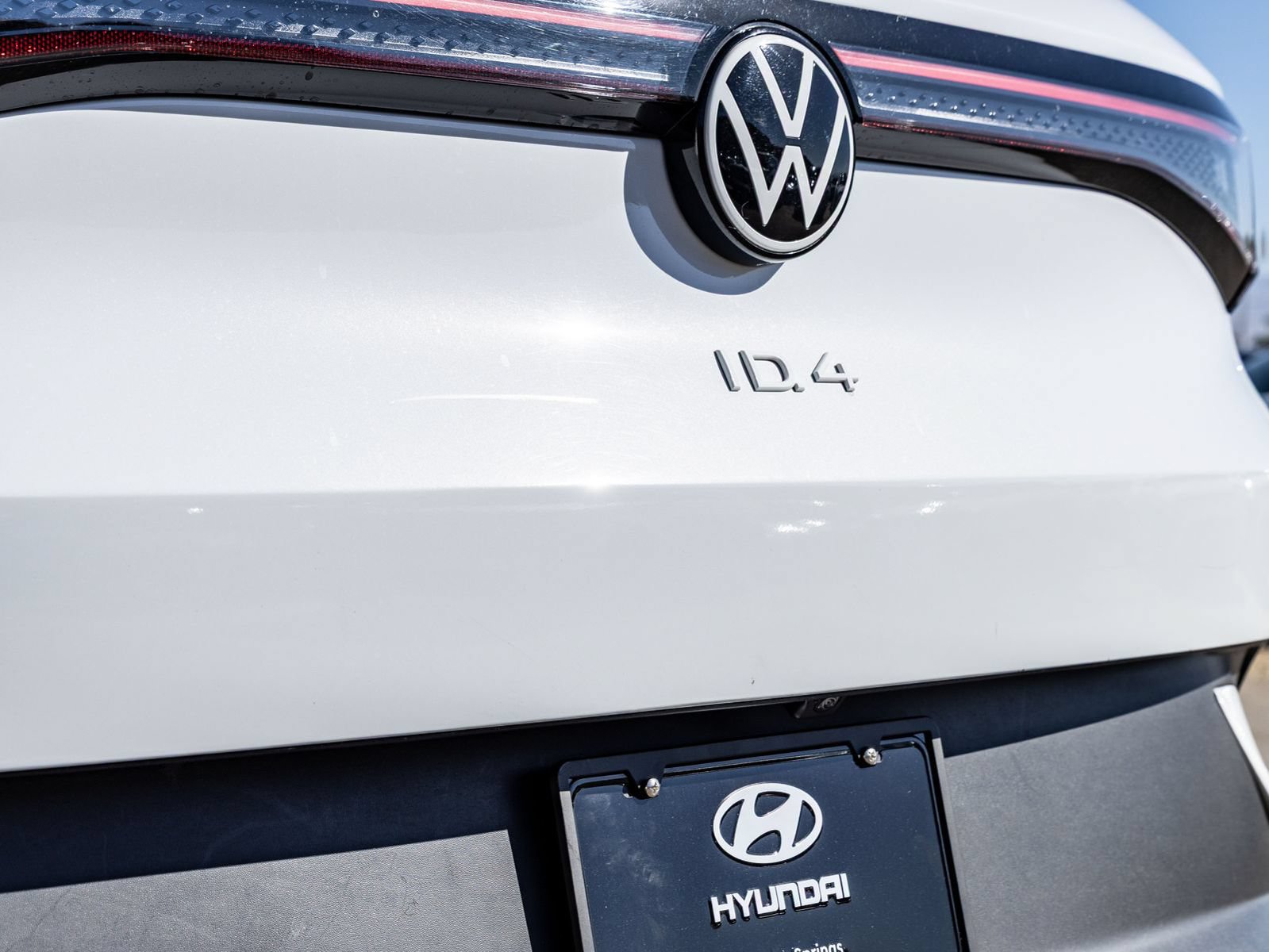 Used 2022 Volkswagen ID.4 Pro S w/ Gradient Package AWD/4WD image 8
