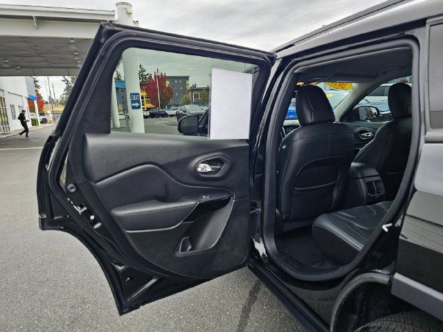 Used 2021 Jeep Cherokee Latitude Plus AWD/4WD image 19