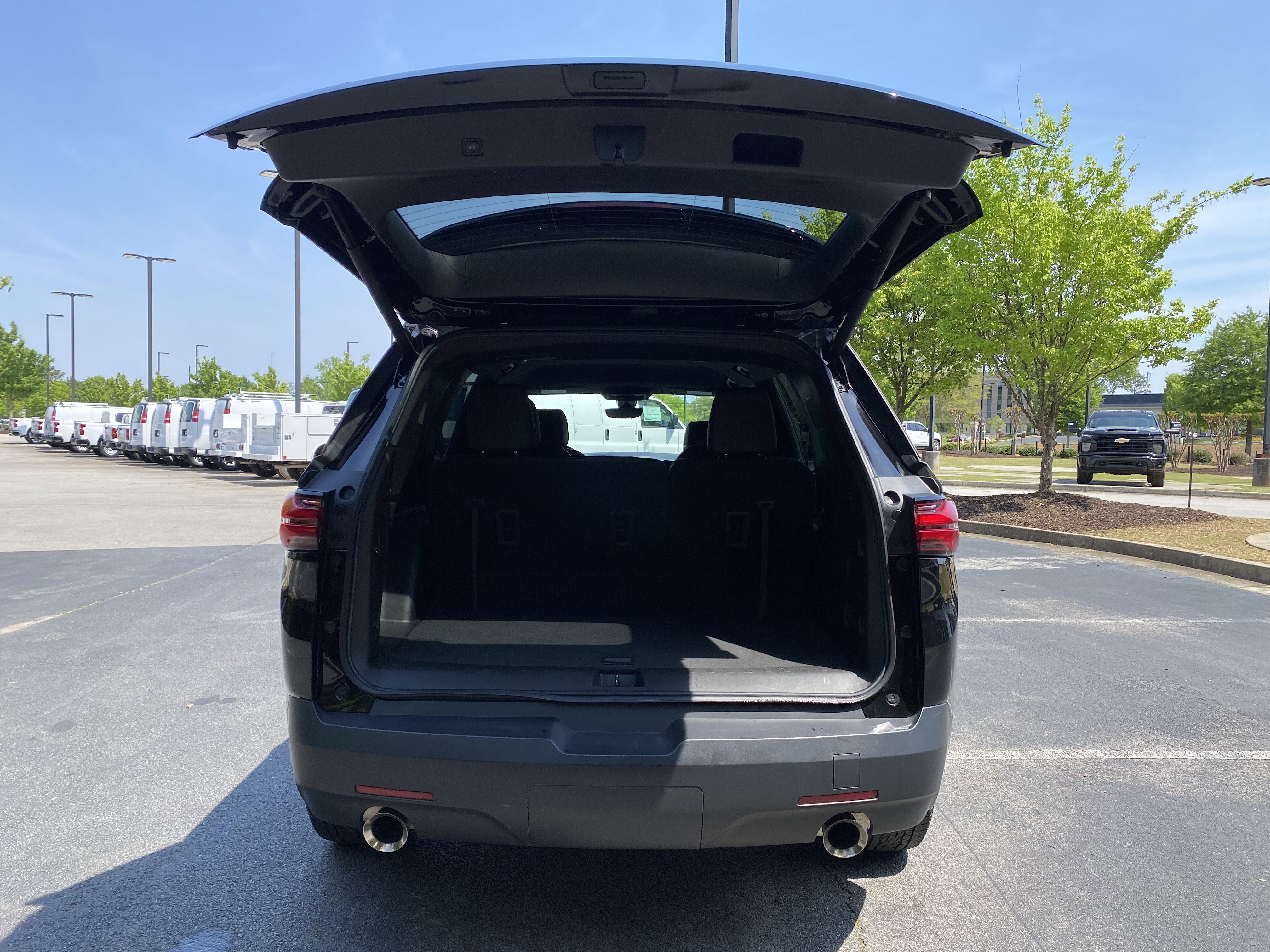 Used 2023 Chevrolet Traverse RS image 11