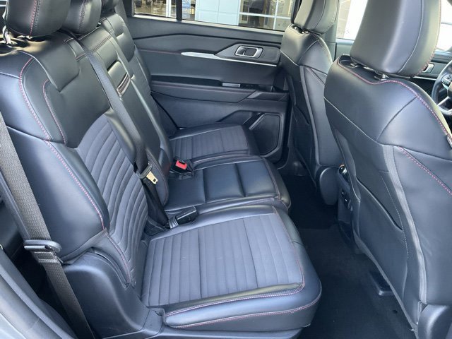 Used 2025 Ford Explorer ST-Line w/ ST-Line Street Pack image 20