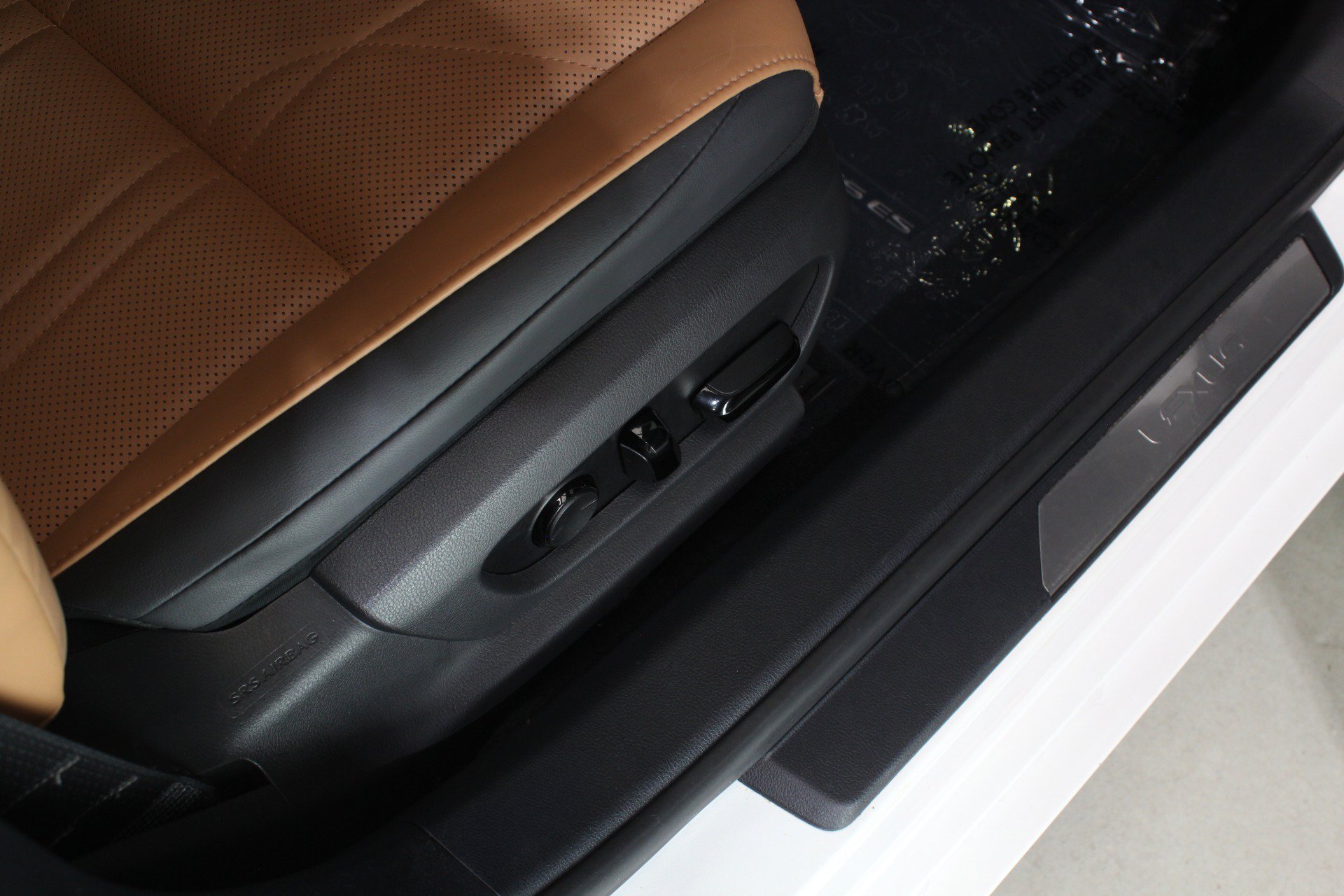 Used 2022 Lexus ES 300h Ultra Luxury w/ Accessory Package 2 FWD image 52