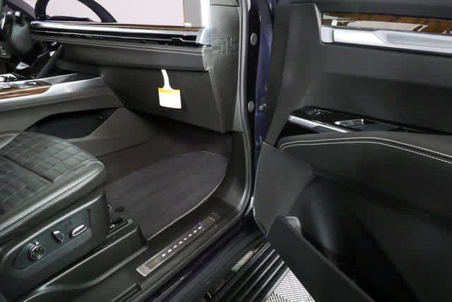 Certified 2026 Cadillac Escalade ESV Platinum Sport AWD/4WD image 19