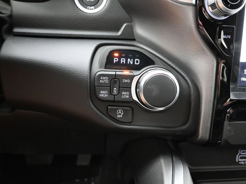 New 2026 RAM 1500 4x4 Crew Cab image 19