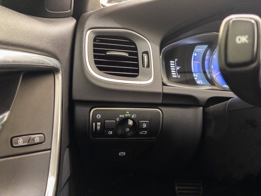 Used 2016 Volvo V60 T6 R-Design Platinum w/ Climate Package image 26