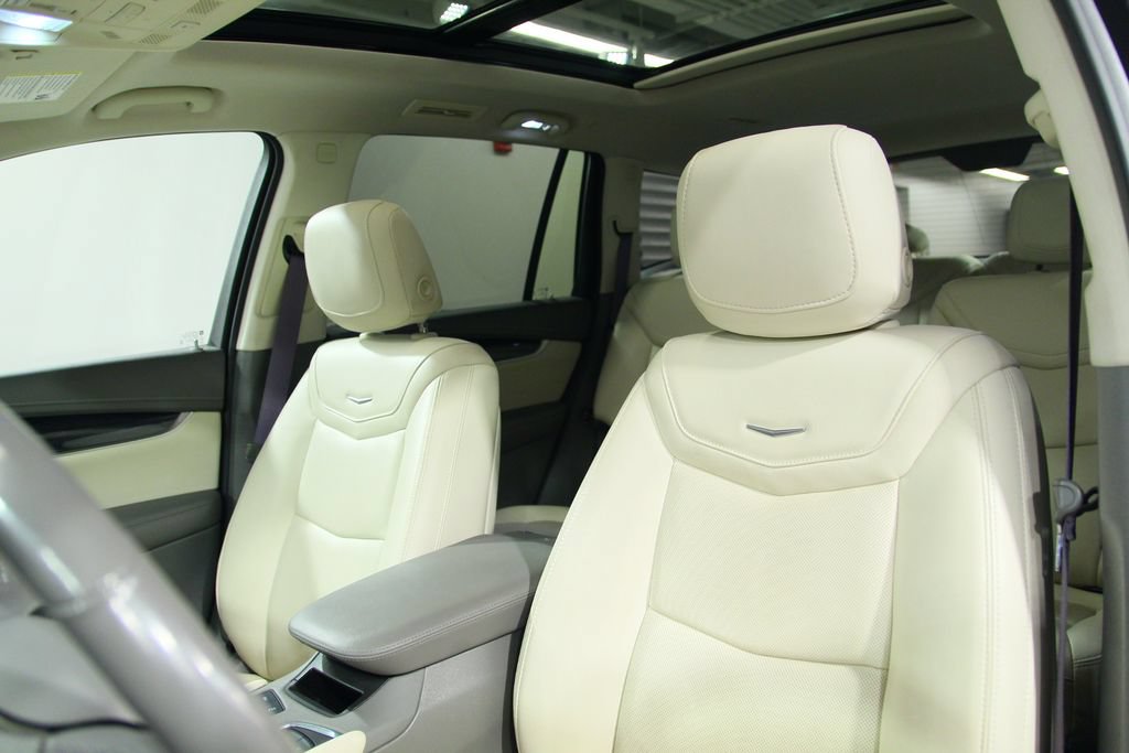 Used 2022 Cadillac XT6 Premium Luxury w/ Technology Package AWD/4WD image 6