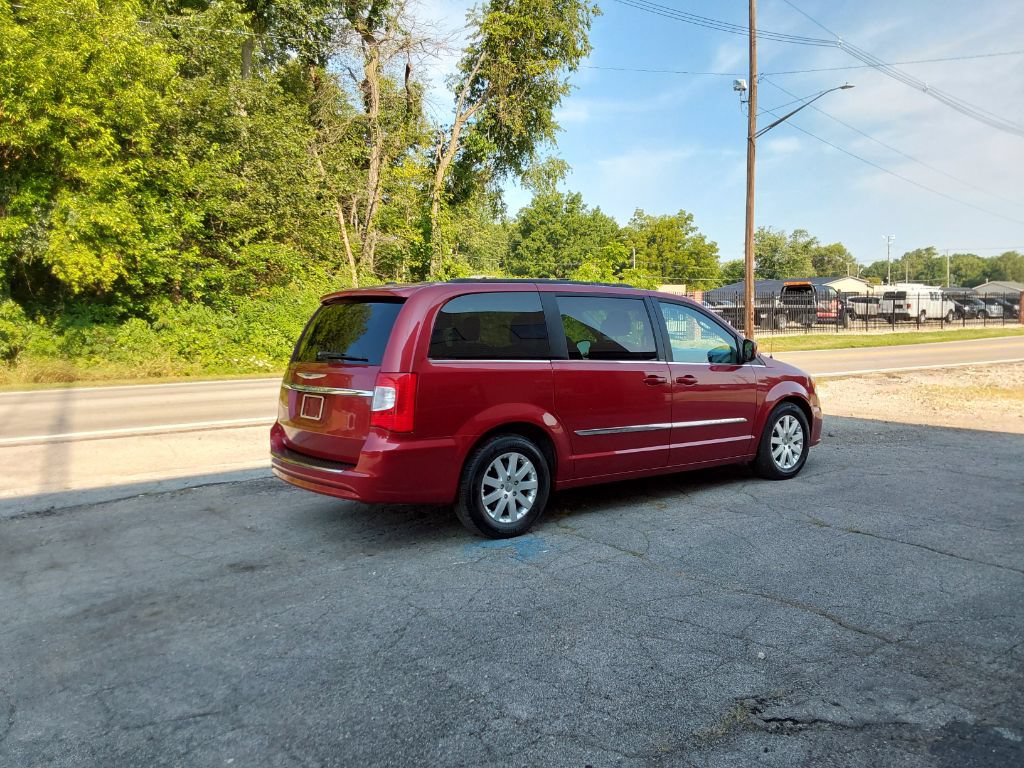 Used 2014 Chrysler Town & Country Touring FWD image 7