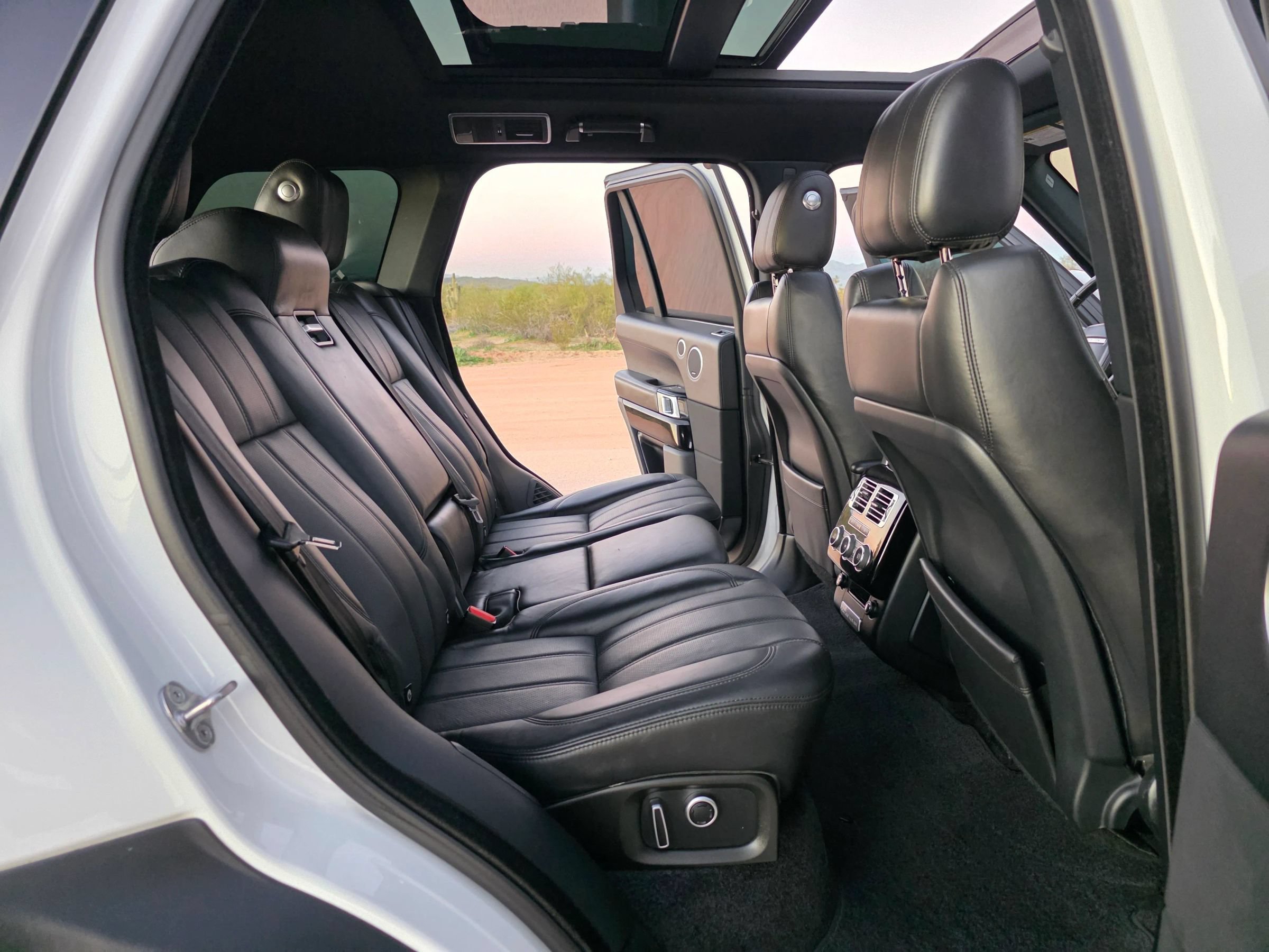 Used 2016 Land Rover Range Rover Supercharged AWD/4WD image 12