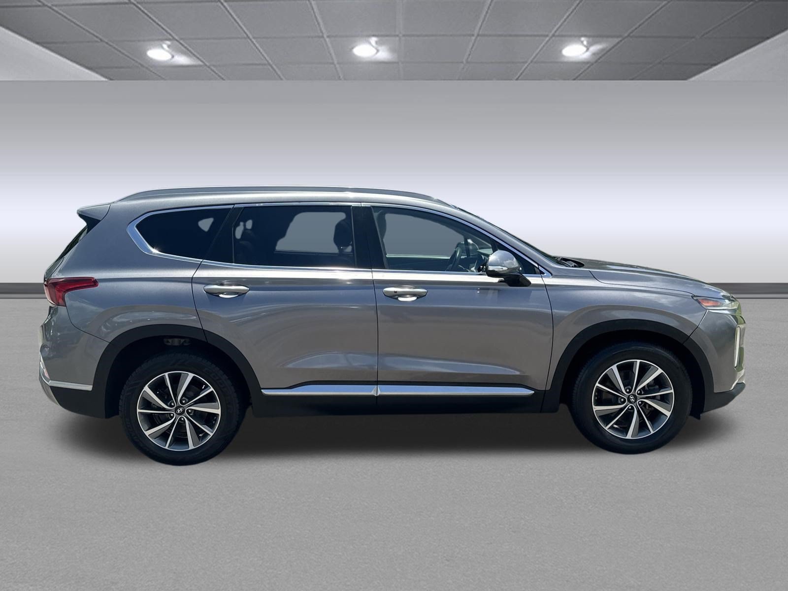Used 2019 Hyundai Santa Fe Limited FWD image 2